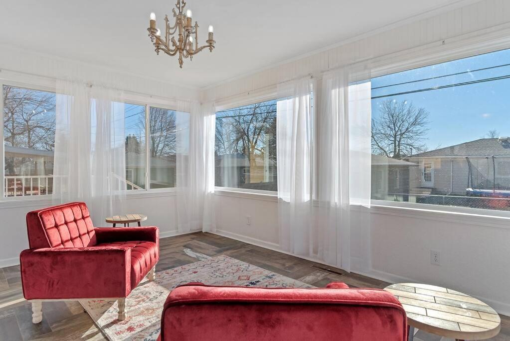 Unique 4 Season Porch 6 Queen Beds Huge Space Rapid City Buitenkant foto