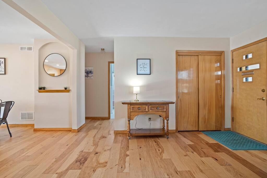 Unique 4 Season Porch 6 Queen Beds Huge Space Rapid City Buitenkant foto